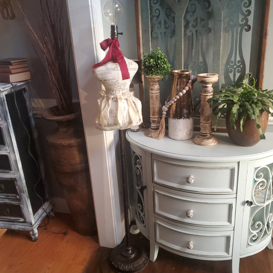 Manequin floor lamp