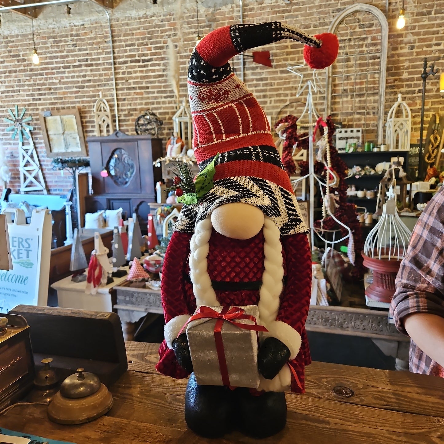 Adjustable gnome from 28 to 36 inches