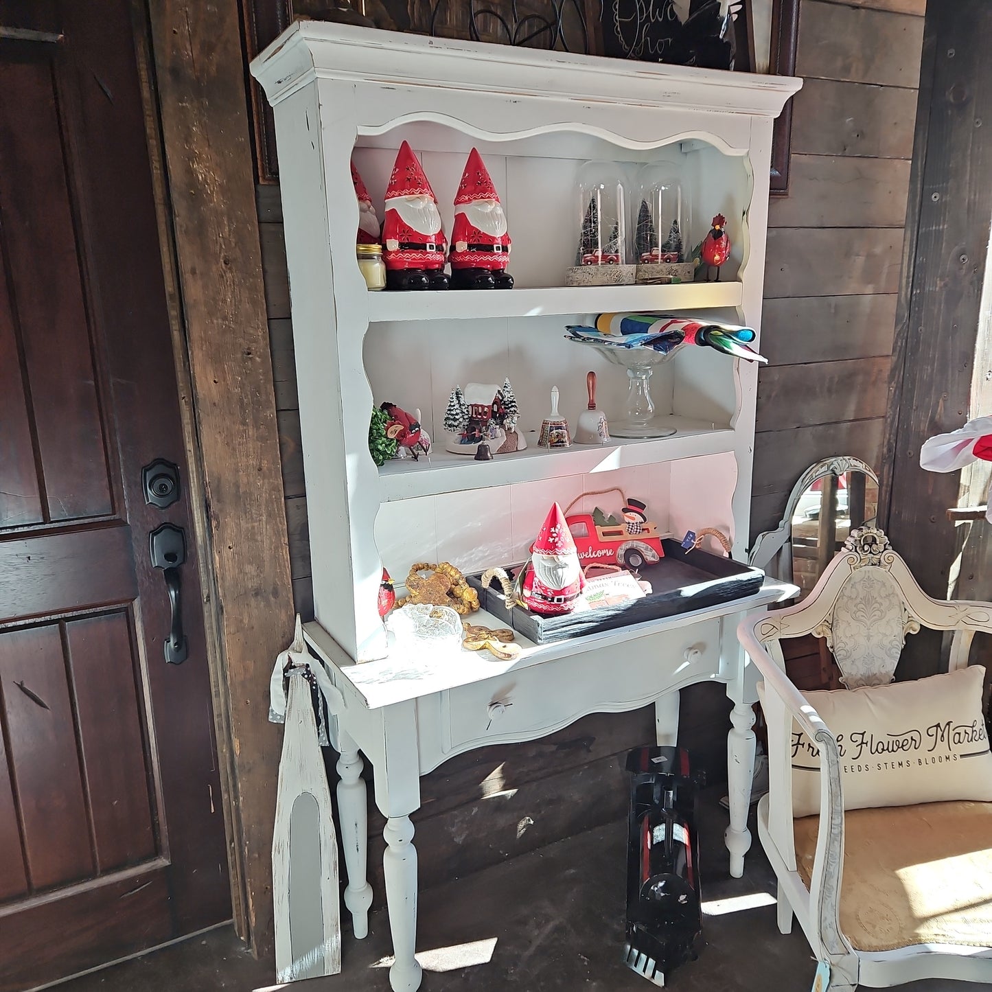 Country hutch
