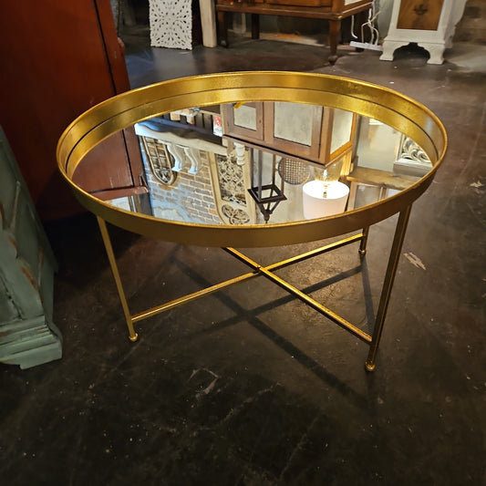 Mirrored coffeetable