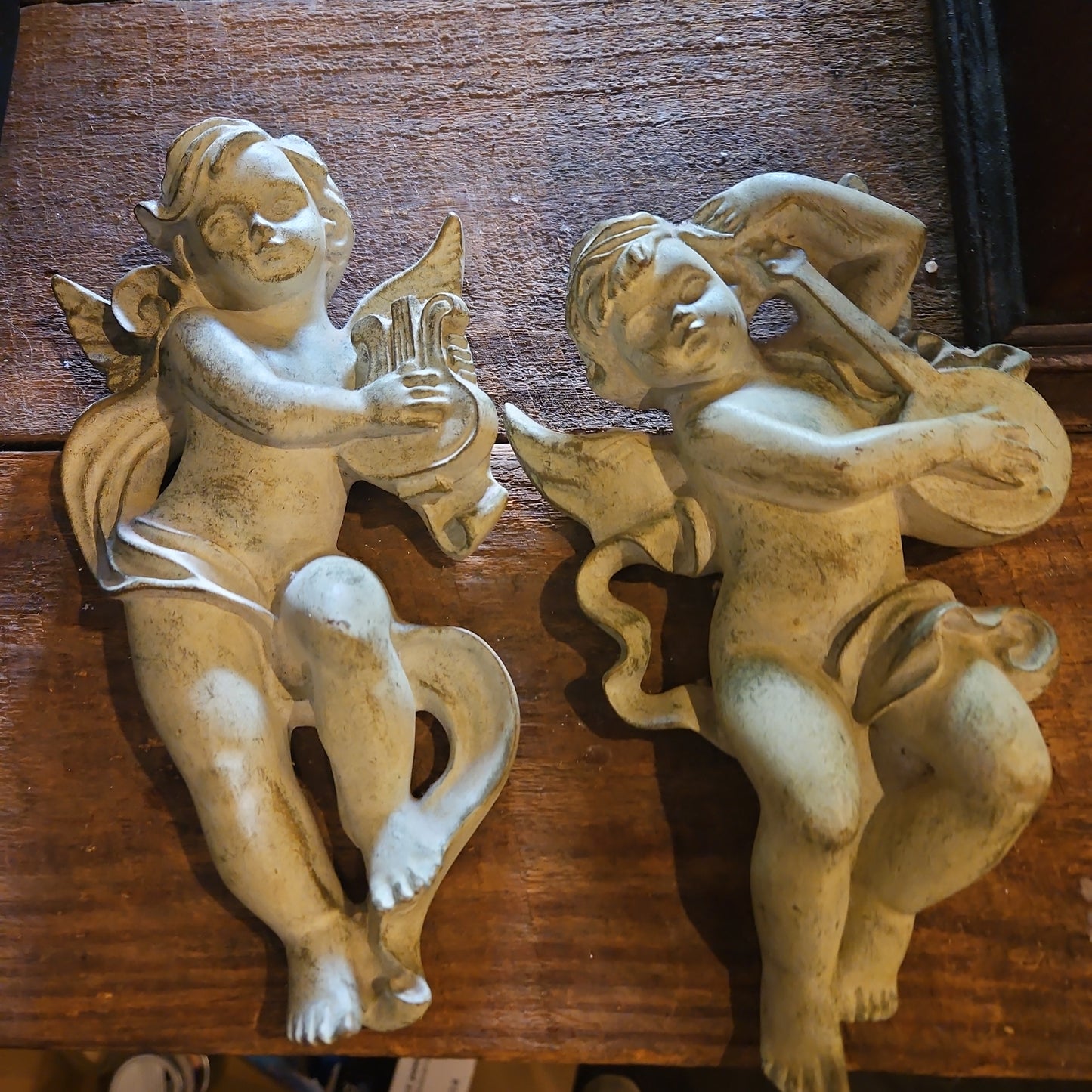 Cherub wall hanger