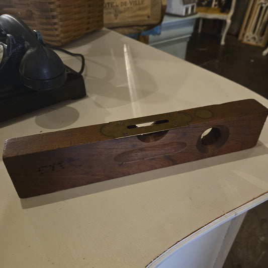 Antique level (small)