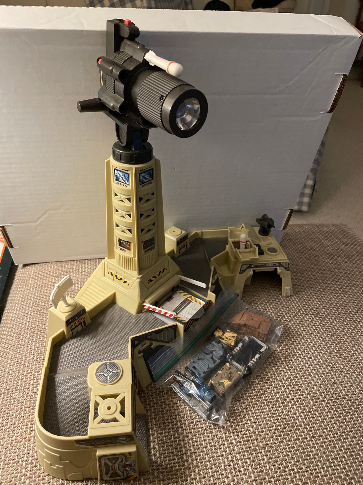 Toy=Micro Machine light tower military playset