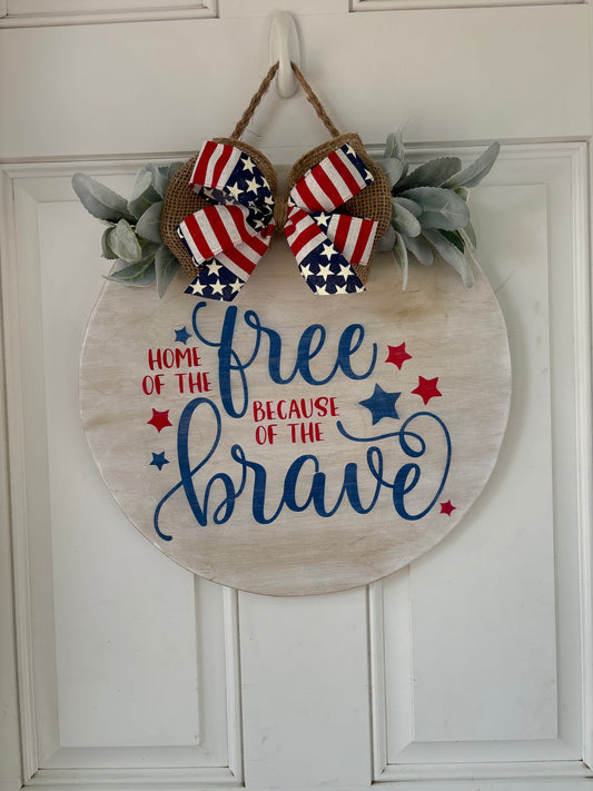 Patriotic wood round sign