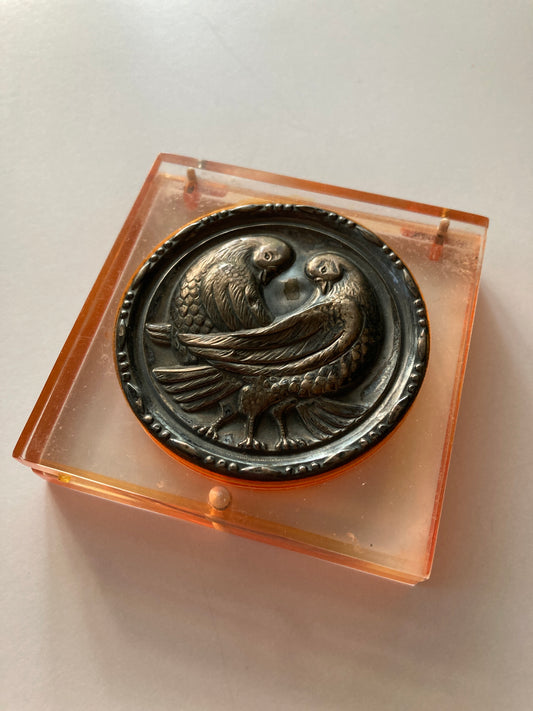 Dove Compact