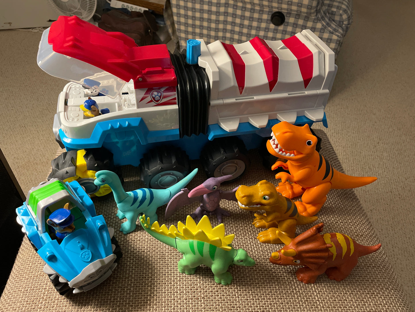 Toy=Paw Patrol Dino Rescue Patroller with 6 dinosaurs & chase vehicle