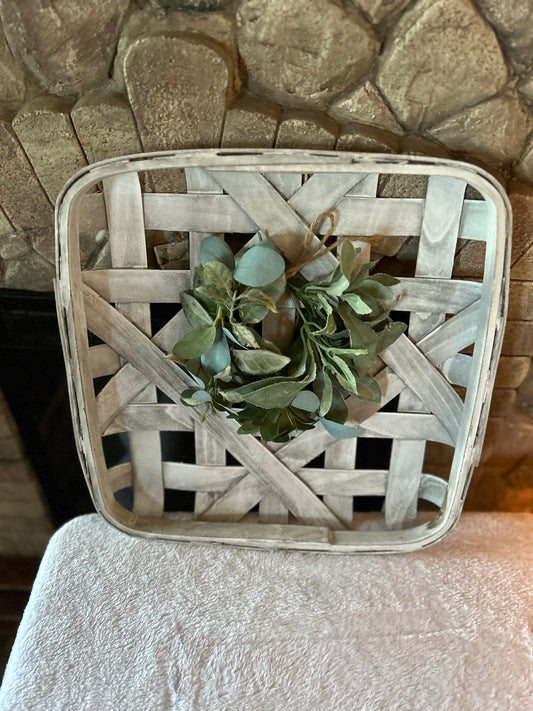 Square Tobacco Basket w/Wreath