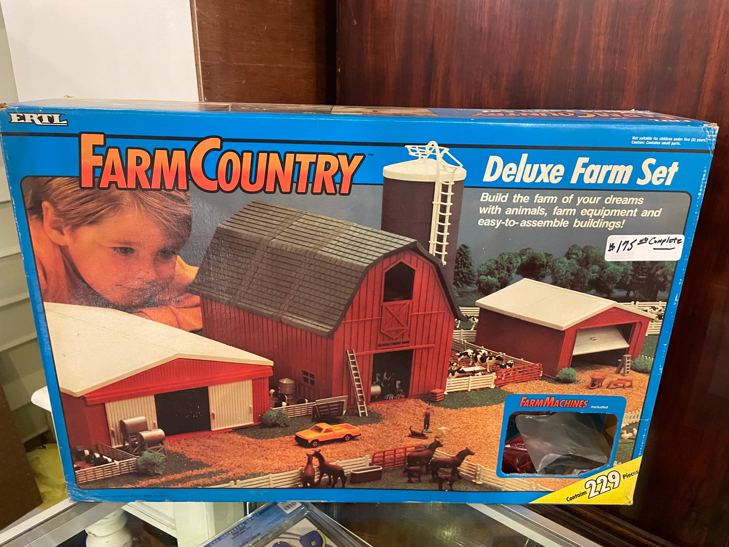 SOLD!! - TOY = ERTL FARM COUNTRY DELUXE FARM SET