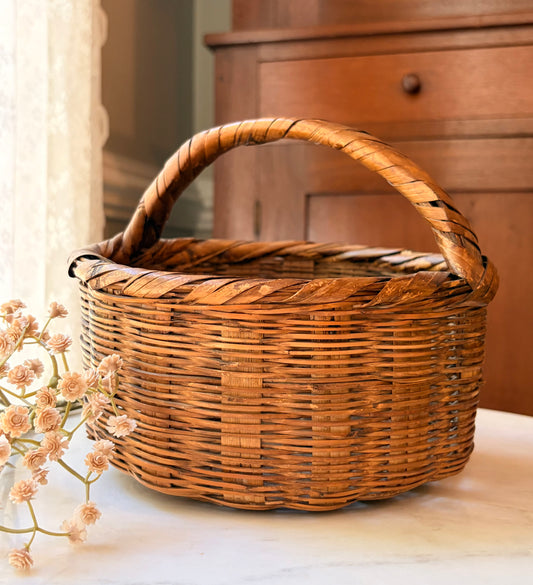 Small Vtg. Basket