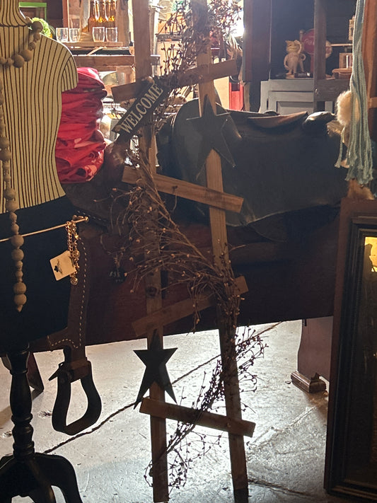 Primitive ladder w/berries