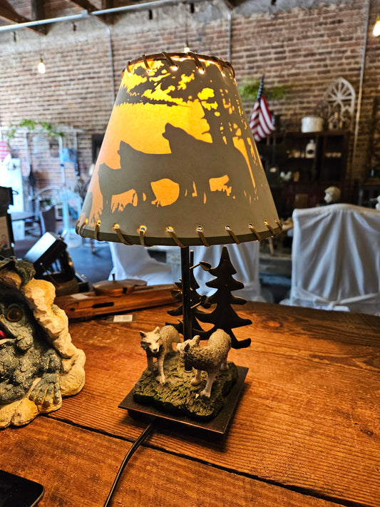 Wolf lamp