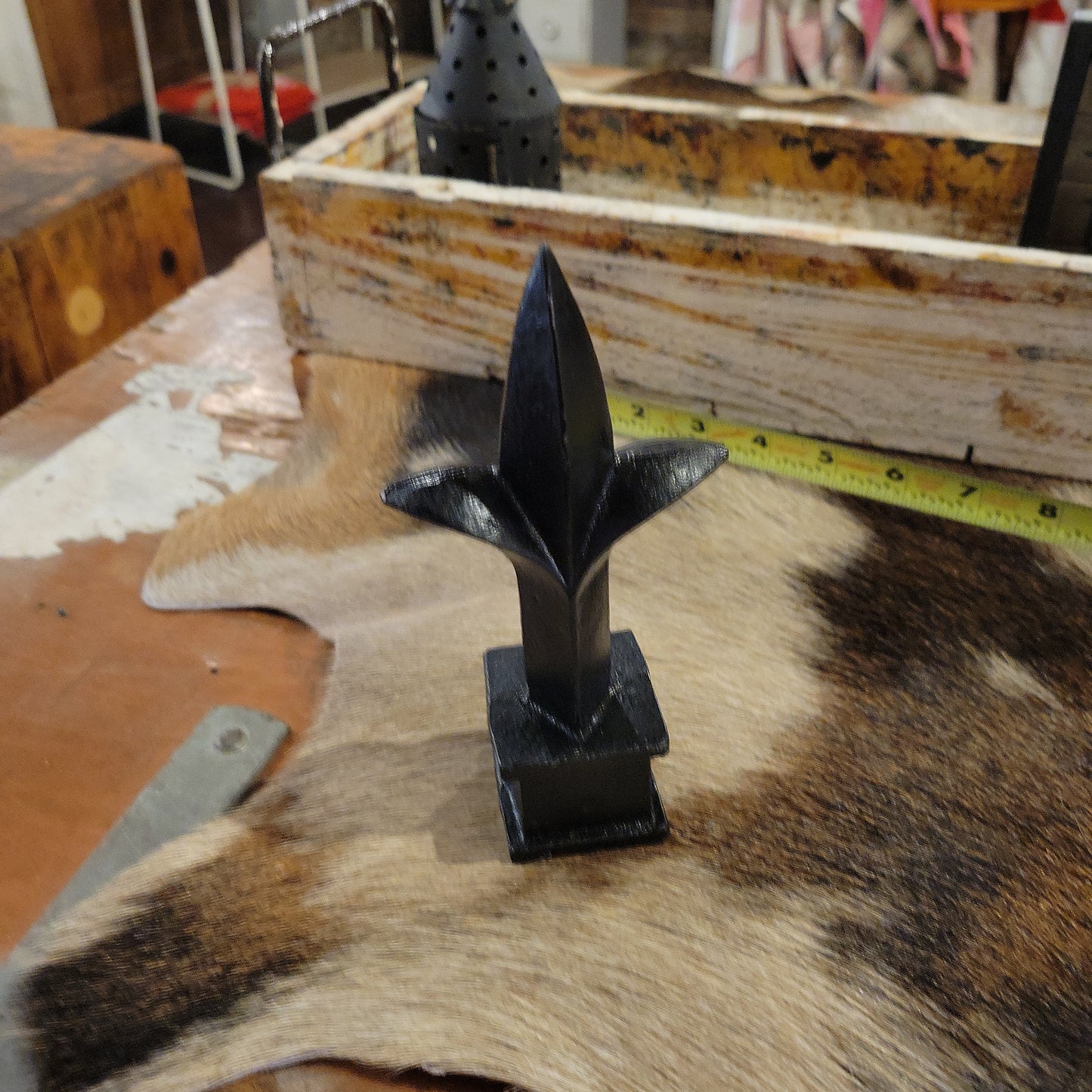 Fleur de lis, resin weight