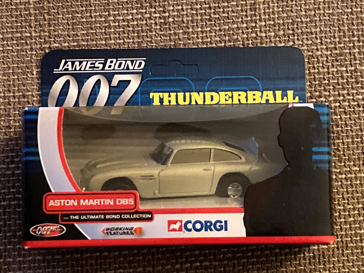 Toy = James Bond 007 Aston Martin DB5 Corgi