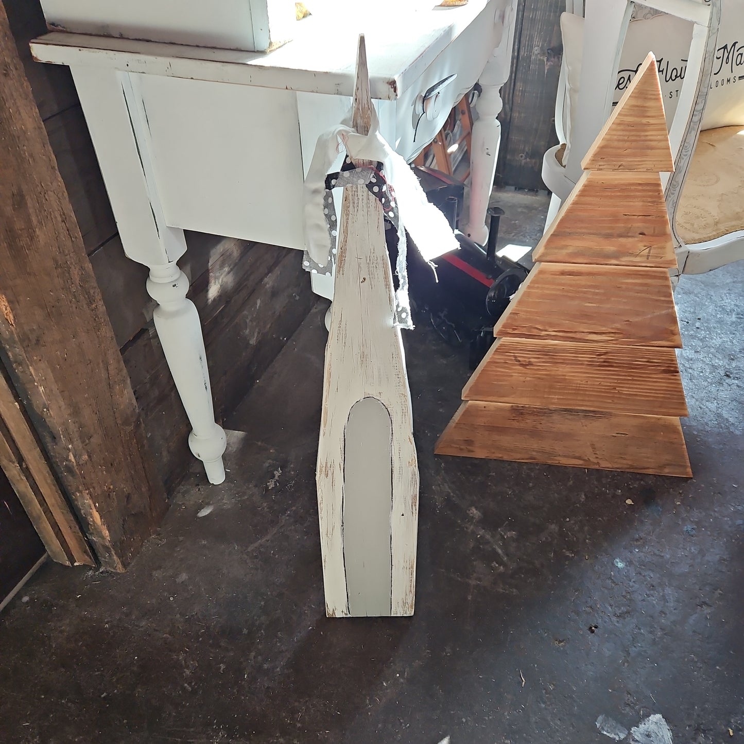 Wooden church leaner