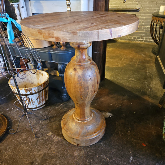 Acadia bar table