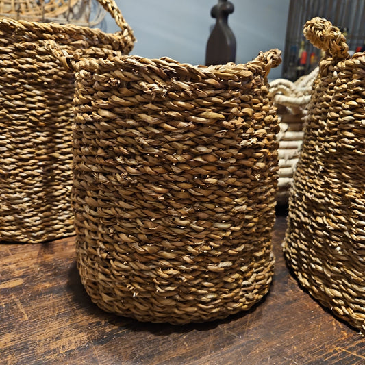 Small wicker basket