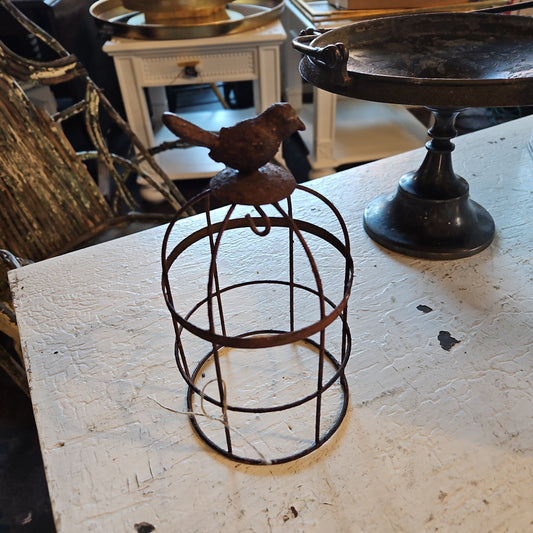 Small clioche with bird