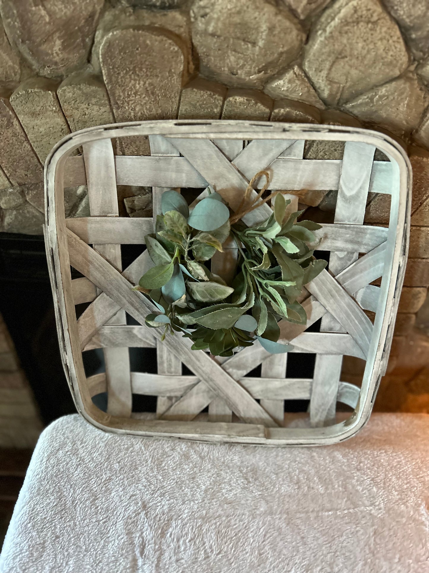 Square Tobacco Basket w/Wreath