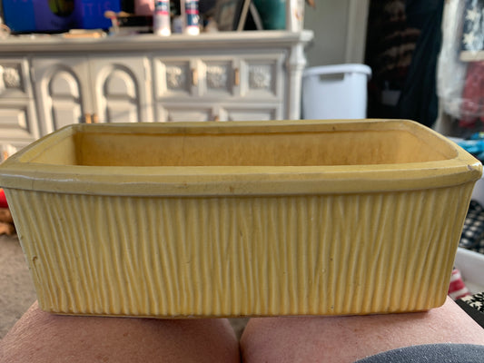 1050’s McCoy yellow oblong planter