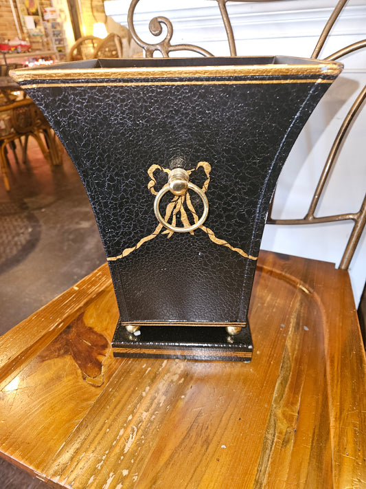 Planter or dried flower vase