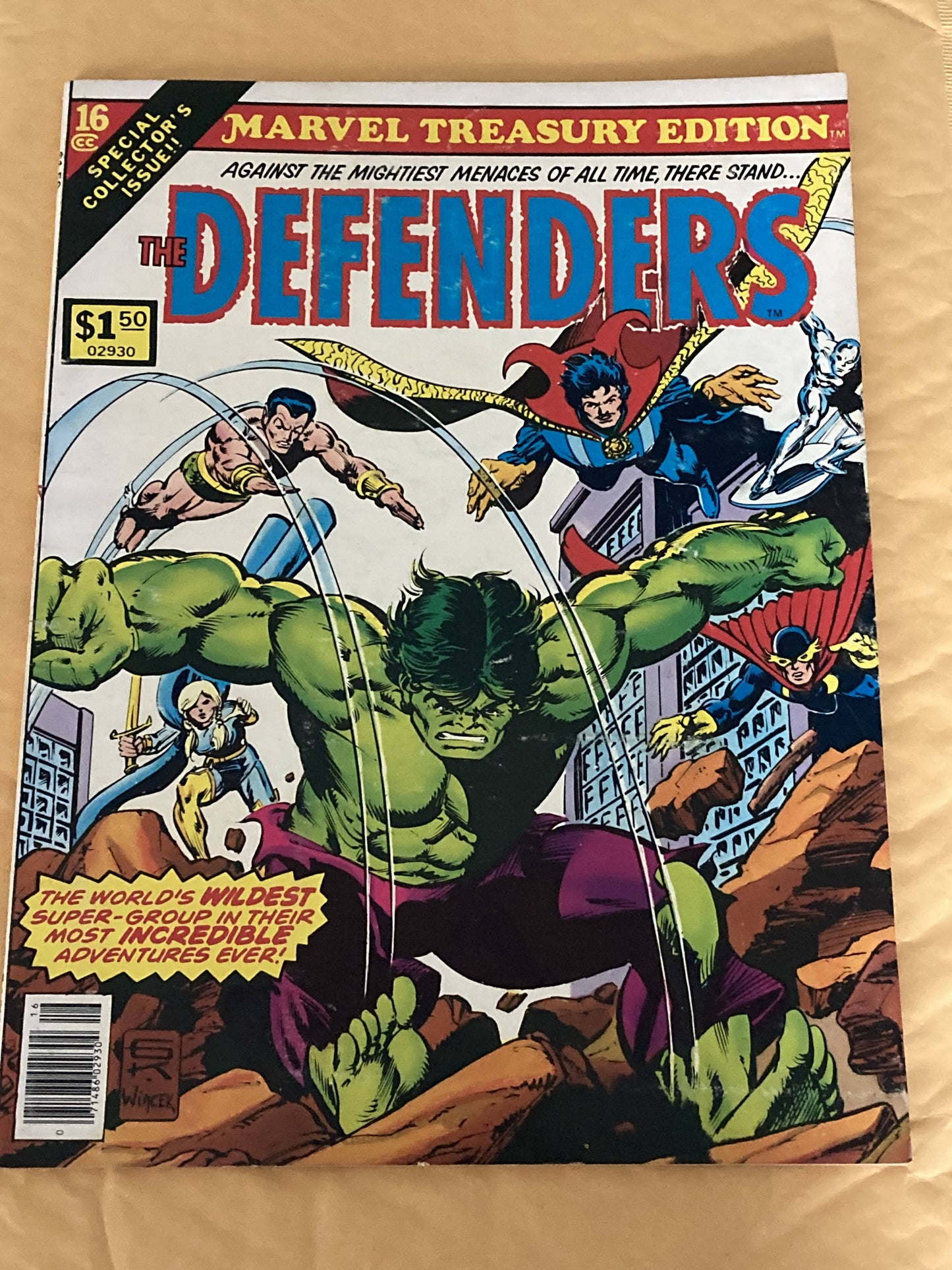 Comic Book = MARVEL TREASURY EDITION #16 - THE DEFENDERS!