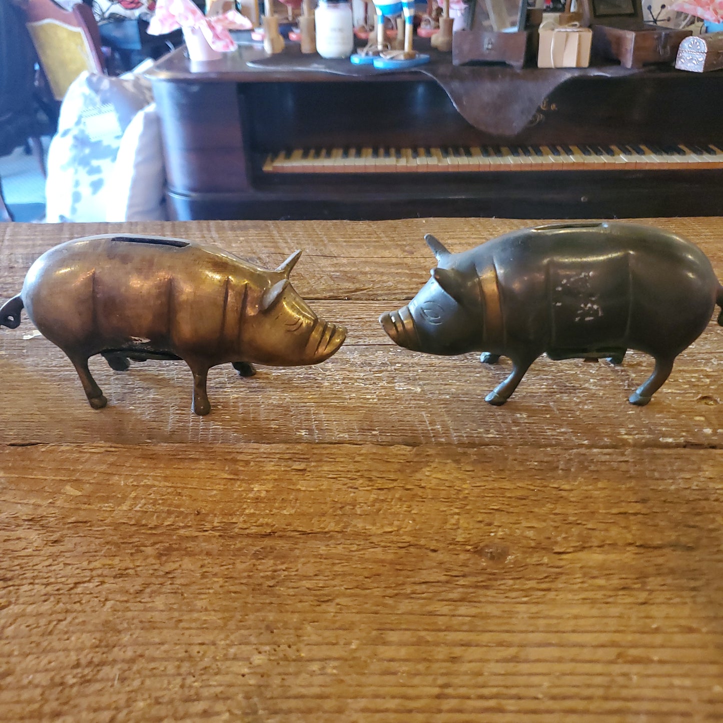 Brass coin pig