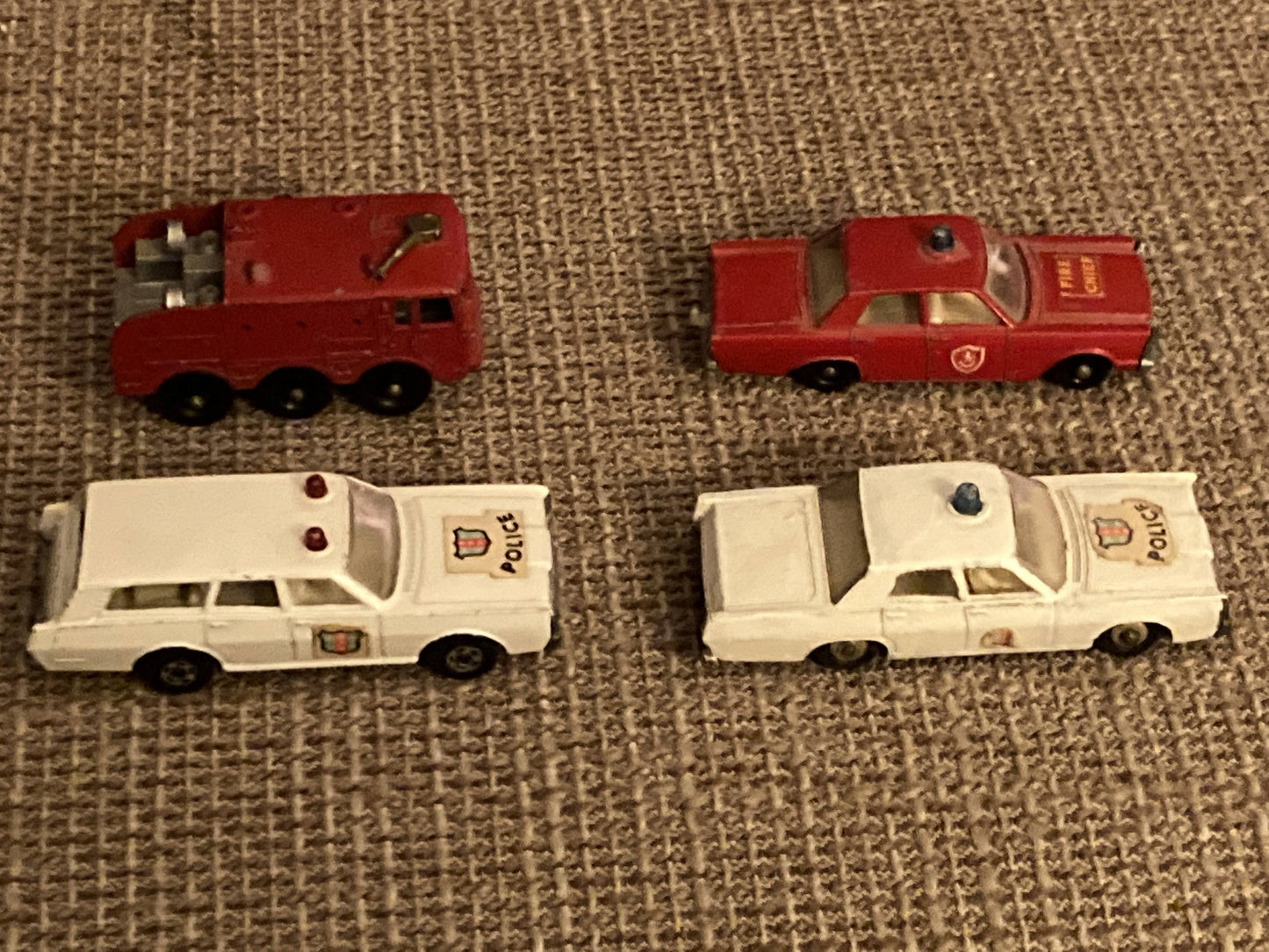 Toy = MATCHBOX TO THE RESCUE PLAYSET W/4 VINTAGE VEHICLES!